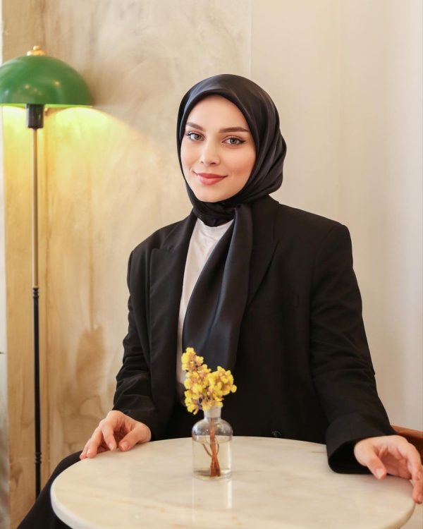 Kristal Eşarp
